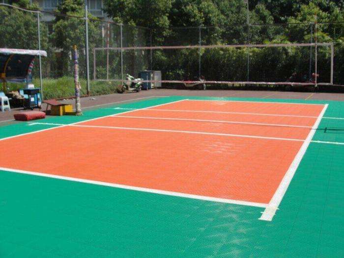 室外排球场都在用悬浮式拼装运动地板